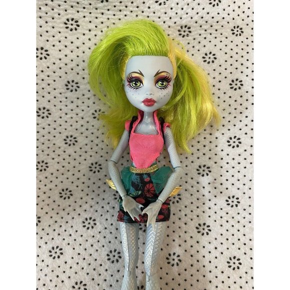 Monster High Doll Freaky Fusion Lagoona Blue Doll 2012 *missing tail/leg fins - Picture 2 of 5
